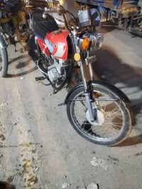 للبيع دراجه اربعه كير موديل 13 كله بلادي اربعه اوراق بس تعبانه الاوراق...