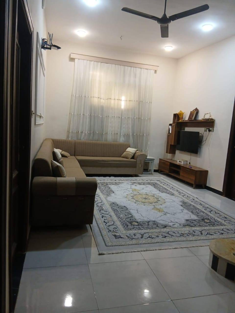 🏠 بيت للبيع في العطيرية - بناء حديث وموقع مميز 🏠
فرصة ذهبية لامتلاك منزل العمر! بيت بتصميم عصري وبناء حديث يقع في منطقة العطيرية، بموقع استراتيجي قريب جداً من الشارع العام ومقابل معامل الألبان.
📍 تفاصيل الموقع:
المنطقة: العطيرية.
الميزة: قريب من الشارع العام (مقابل الألبان).
📐 المساحة والقياسات:
المساحة الكلية: 154 متر مربع.
الواجهة: 11 متر.
النزال: 14 متر.
🏗️ تقسيم البيت (طابقين):
🔹 الطابق الأول:
2 غرف نوم واسعة.
صالة استقبال مريحة.
مطبخ مجهز.
حمام (مرافق صحية).
🔹 الطابق الثاني:
3 غرف نوم إضافية.
صالة جلوس.
حمام (مرافق صحية).
✨ مميزات إضافية:
✅ بناء حديث وجاهز للسكن الفوري.
✅ تصميم يستغل المساحة بشكل ممتاز (واجهة عريضة 11 متر).
✅ موقع حيوي وسهل الوصول.
📞 للاستفسار ولمزيد من المعلومات أو لتحديد موعد للمعاينة:
 الاتصال على الرقم: [ *********** ]
#عقارات #بيت_للبيع #العطيرية #بناء_حديث #عقارات_العراق #فرصة_سكن
