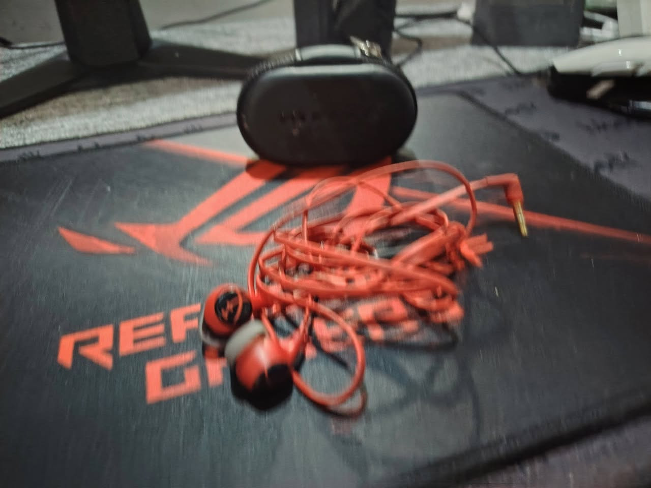 السلام وعليكم شباب كل هذا اغراض بس ب 100,000 اللي يحب يخلي يراسلني على هذا الرقم *********** توصيل جميع محافظات
