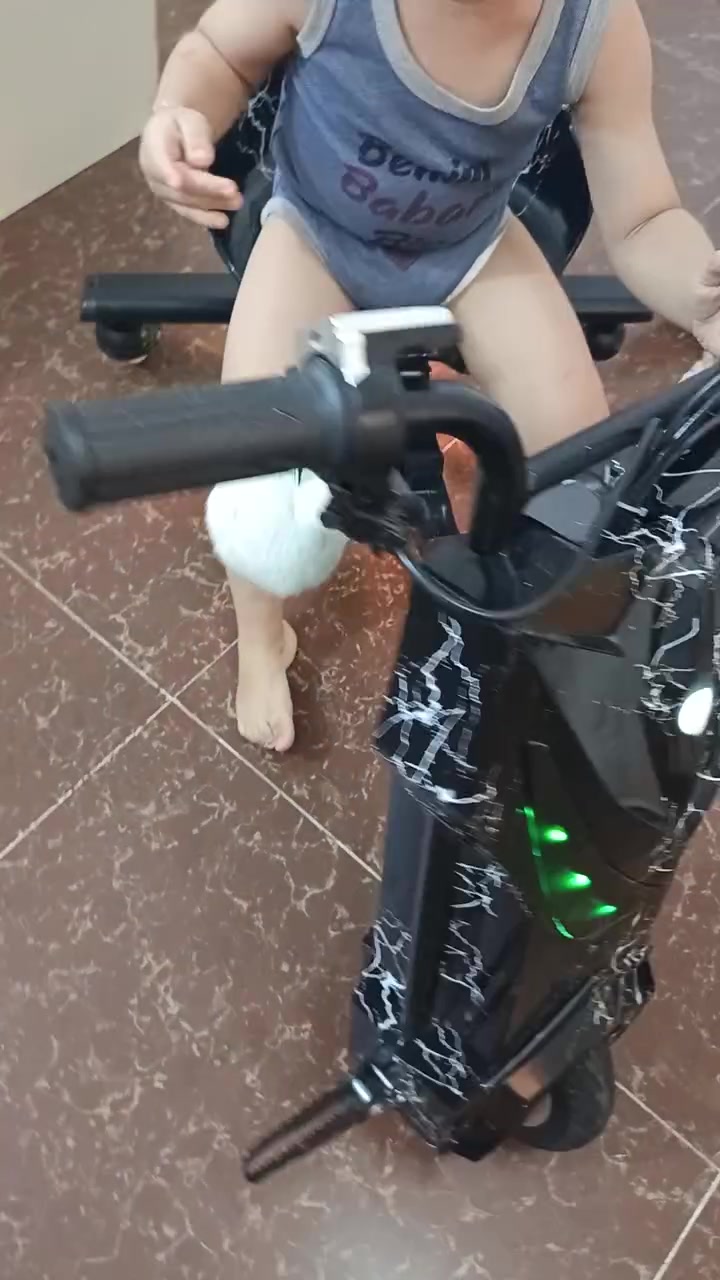 لللبيع جديد جبته الابني وميعرف يسوق يتحمل وزن الحد ١٠٠كيلو  ب١٥٠ بعده زيرو *********** 😂
