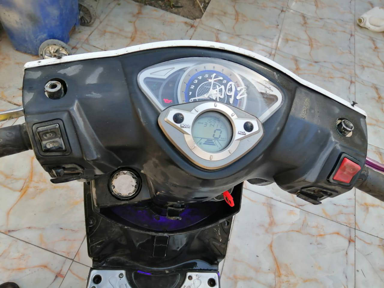 كامكو راسينك شغاله سلف مكينه نشطه نهضة ومعدل خير من الله كهربيات شغاله قفل جنطه قفل سكان ب٢٥٠ وبيه مجال مكان فضليه رقمي ***********
