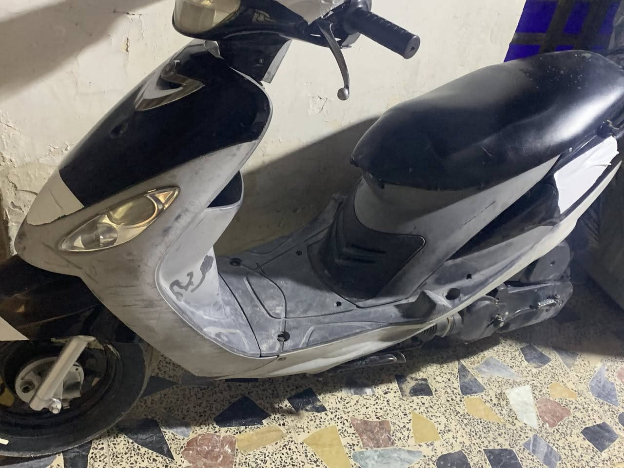 سلام عليكم اخوان دراجه ماكس قجمه
دراجه كله بلاديه حت كشن ختم اليابان مكينه جيب وياك الف فيتر اصبانه مامحطوط عليها كهربايته كله شغاله سعره ٧٥٠ وبيه مجال قليل الشراي ***********
