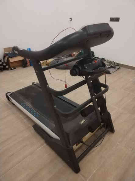 سلام عليكم جهاز جري للبيع كامل مواصفات نظام جبلي دقات القلب تحديد لوقت جهاز تددليك مسجل كامل اواكس  يحمل وزن 160كيلو جهاز نضيف استخدام قليل (سعره) 325بي مجال بسيط مكاني بغداد الغزاليه ***********
