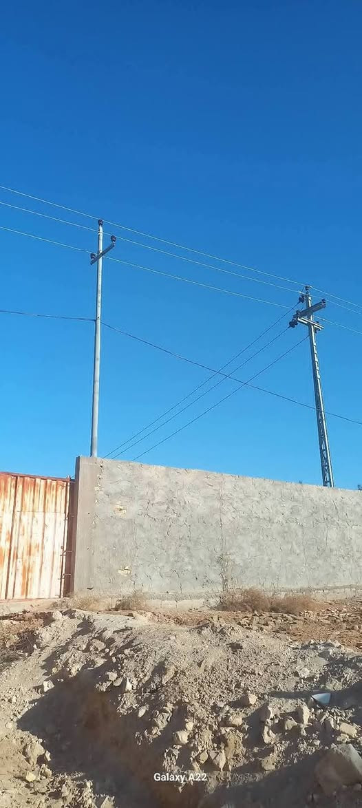 سلام عليكم قطعه ارض للبيع طابو زراعي سند 25 مساحته 1300متر مسيجه بناء وكل مترين ونص شيلمان دنك صب كونكريت مدفونه ويه شارع العام 300م ماء كهرباء عواميدجديده شارع تبليط تكدر تفتح باب على كم عنوان نجف ألارض معمل سمنت كوفه وره كم مال معمل كبال الخزاعل سعر نهائي 50مليون رجاء اذا مو شراي لاتراسل واذا شراي اني خادم الكم رقم الهاتف *********** النجف, العراق
