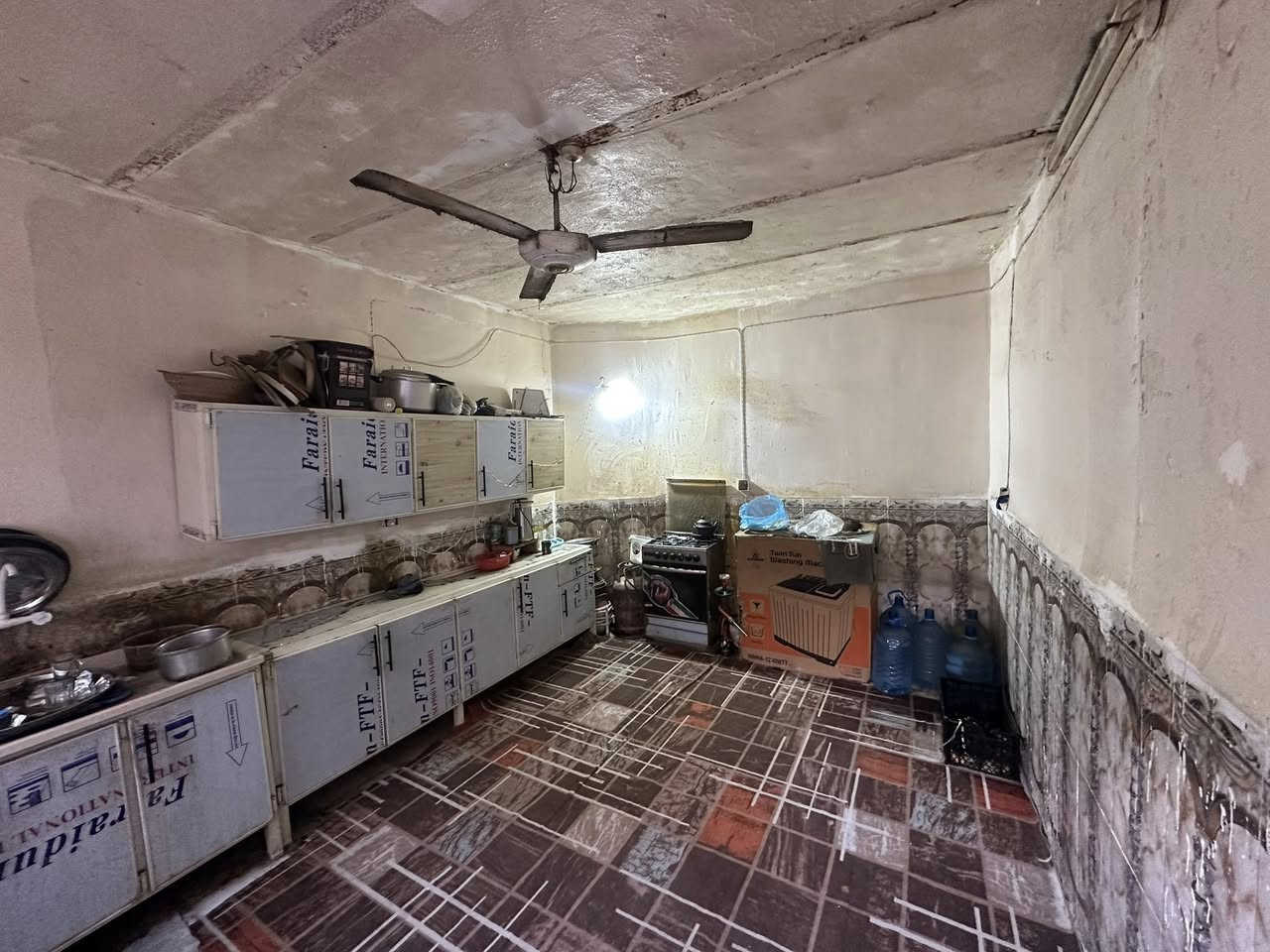 دار للبيع منطقة ال معالي زراعي
مساحه 200 متر بناء بلوك وعكاده
يتكون من 3 غرف برانيه مطبغ برانيه
السعر 20مع مجال
شارع تبليط مجاري ماي كهرباء
***********
