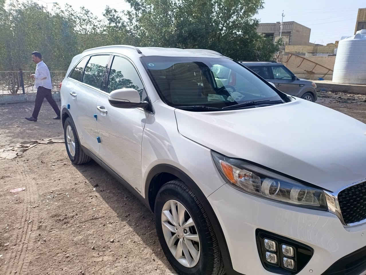 سورنتو 18 وارد امريكي تبديل بنيد وصبغ بالجاملغ بدون اي ضربه عابره والبقيه مكفوله من الزلغ والبارد  مواصفات حلوه شاشه كبيره حساسات أمامي خلفي. كشن كهربائي  تدفئه كشنات سبعه راكب. دواخل بيج 
محرك 2400  السياره بسمي *********** ناصرية حي اريدو قرب المحكمه
