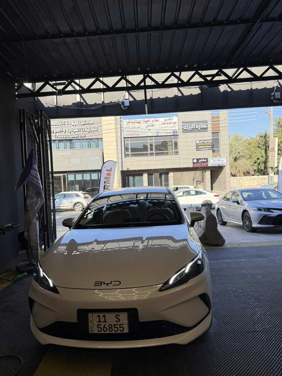 السلام عليكم byd سيل 5
ماشيه الف وقابل للزياده 
مرقم بغداد كامل 
كافة ملحقاتهه 
مواصفات معروفه 
المكان بغداد / حي الجامعه 
للبيع 18 مليون و 600 الف
***********
