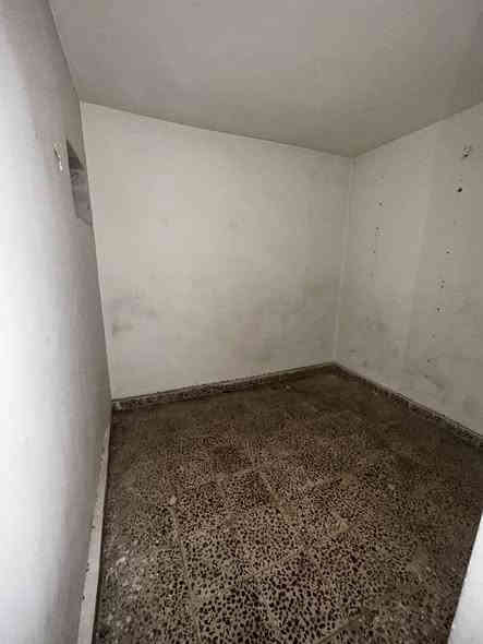 #للأيجار__في__السيدية 
بيت مساحة 75م 

يحتوي على غرفتين نوم وغرفة اطفال  وصالة ومطبخ وخدمات وكراج 

قيمة الاجار:700 الف 

للاستفسار:***********

او زيارة مكتب الفهد الهندسي للمقاولات العامة/شارع جامع الاقصى مقابل مكتبة الحكم سنتر
