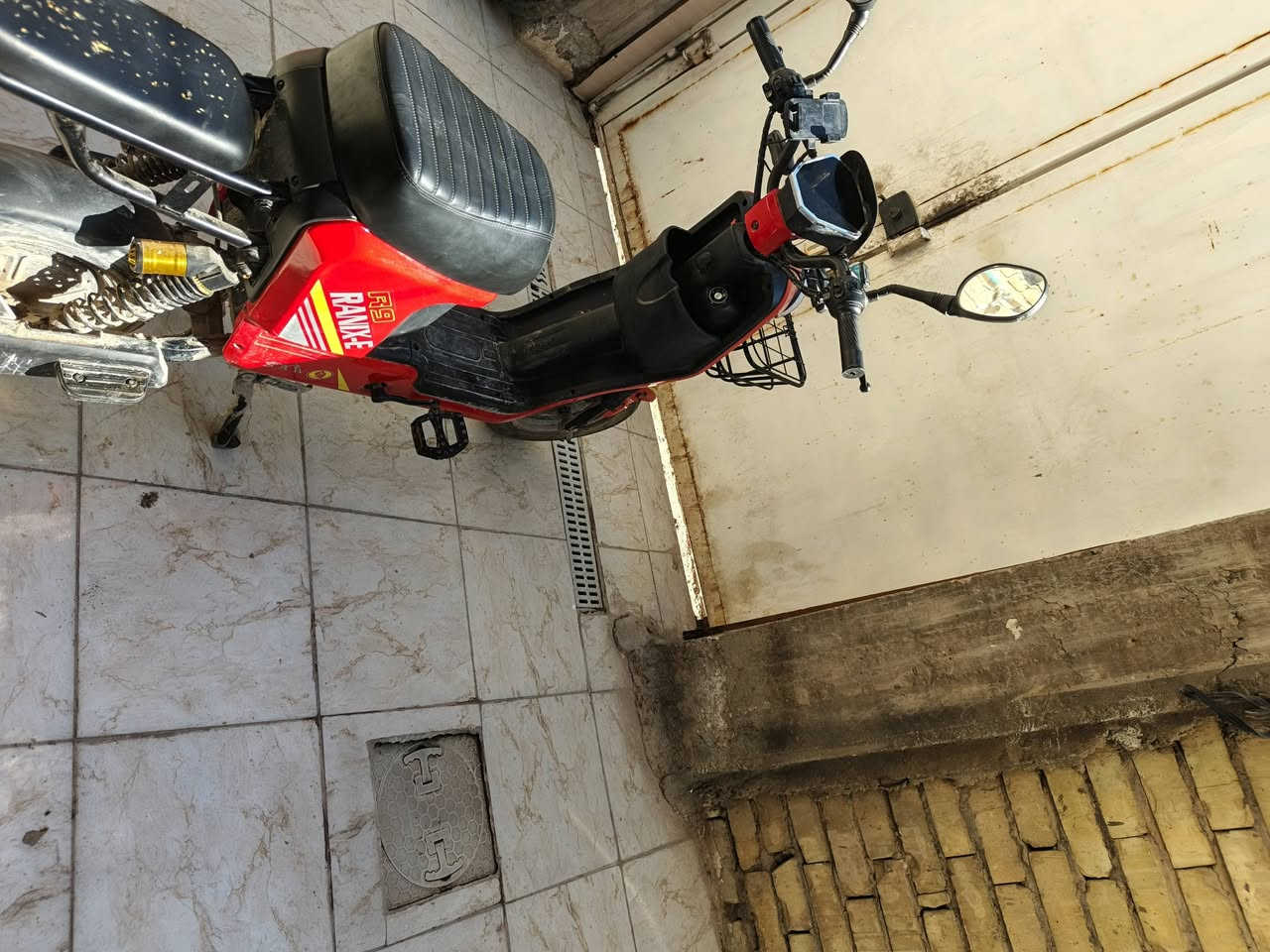 السلام عليكم دراجه شحن للبيع دراجه ار تسعه العنوان كربلاء البوبيات رقم الهاتف ***********  السعر400  بيه مجال قليل
