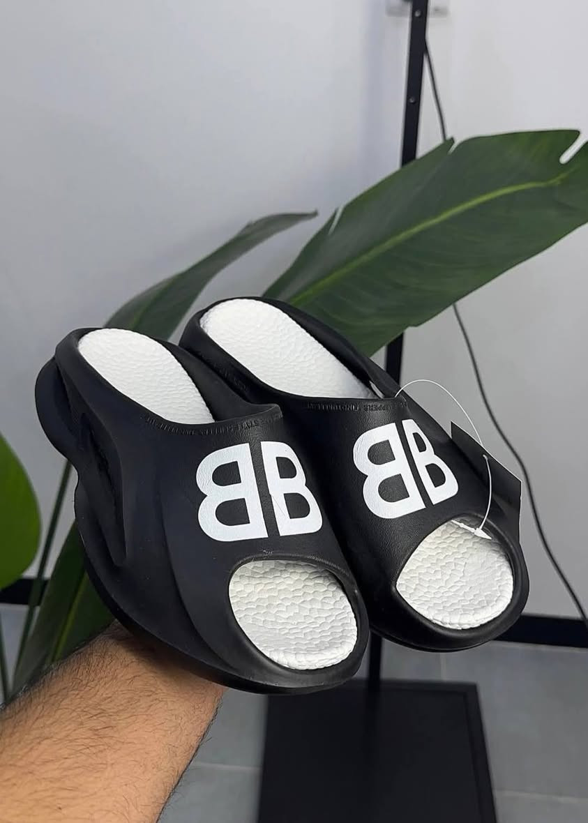 السلام عليكم
شلعه  100 زوج كل زوج داخل كارتونه كلهن ستندرات قياسات كامله
***********
