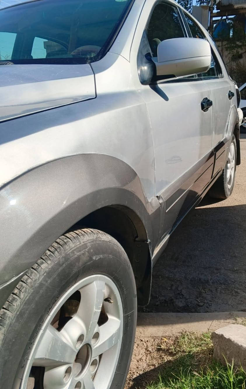 السلام عليكم
للبيع كيا سورنتو موديل ٢٠٠٧ لون رصاصي رقم ارببل الدولي تحويل مباشر هزة مامنتهية سنوية لغاية 28 محرك 6v تبريد شغال ثلج كير محرك صدر أمامي خلفي كلة مكفولات السيارة وأرد خليجي بدون حادث بيهة صبغ جاملغ أمامي اثر طخة خفيفة جهة السايق ونص باب السايق والباب الخلفي نفس الجهة اثر جراد وشخوط بدون حادث والباقي بلادي كهربائيات كلهة شغالة بلادية المواصفات فتحة بنرامة كامرة دوارة +بلوتوث مري كهرباء 5ويل كب بلادي السيارة 5راكب 
السعر 85 وبيها مجال حك الجية مكاني بغداد الزعفرانية الرقم ***********
