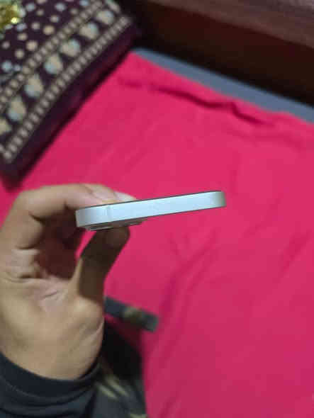 بيع مستعجل آيفون 13 عادي شرق أوسط الجهاز جديد شرط فحص السعر ٤٨٠ ولمو شراي ليتعبني فدوه رقمي ***********
