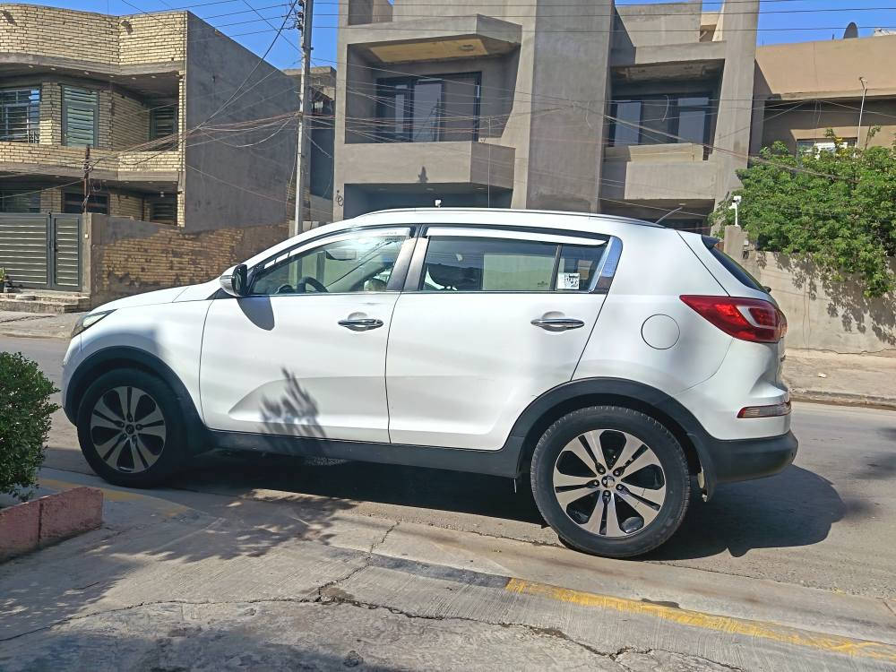 السلام عليكم 
للبيع كيا سبورتج موديل 2011 
✅وارد خليجي 
✅رقم بغداد تحويل ثاني يوم 
✅ماشية 150 الف km
✅محرك 2000 دوش المرغوب 
✅مواصفات 1 على1 
✅بصمه  
✅فتحه بانوراما 
✅حساس خلفي 
✅كامرة خلفيه 
✅إشاير بالمري  
✅كشنات جلد
✅ويل كب
السيارة كلش نظيفة وجاهزة 
 للأستفسار الاتصال على الرقم*********** بغداد, العراق
