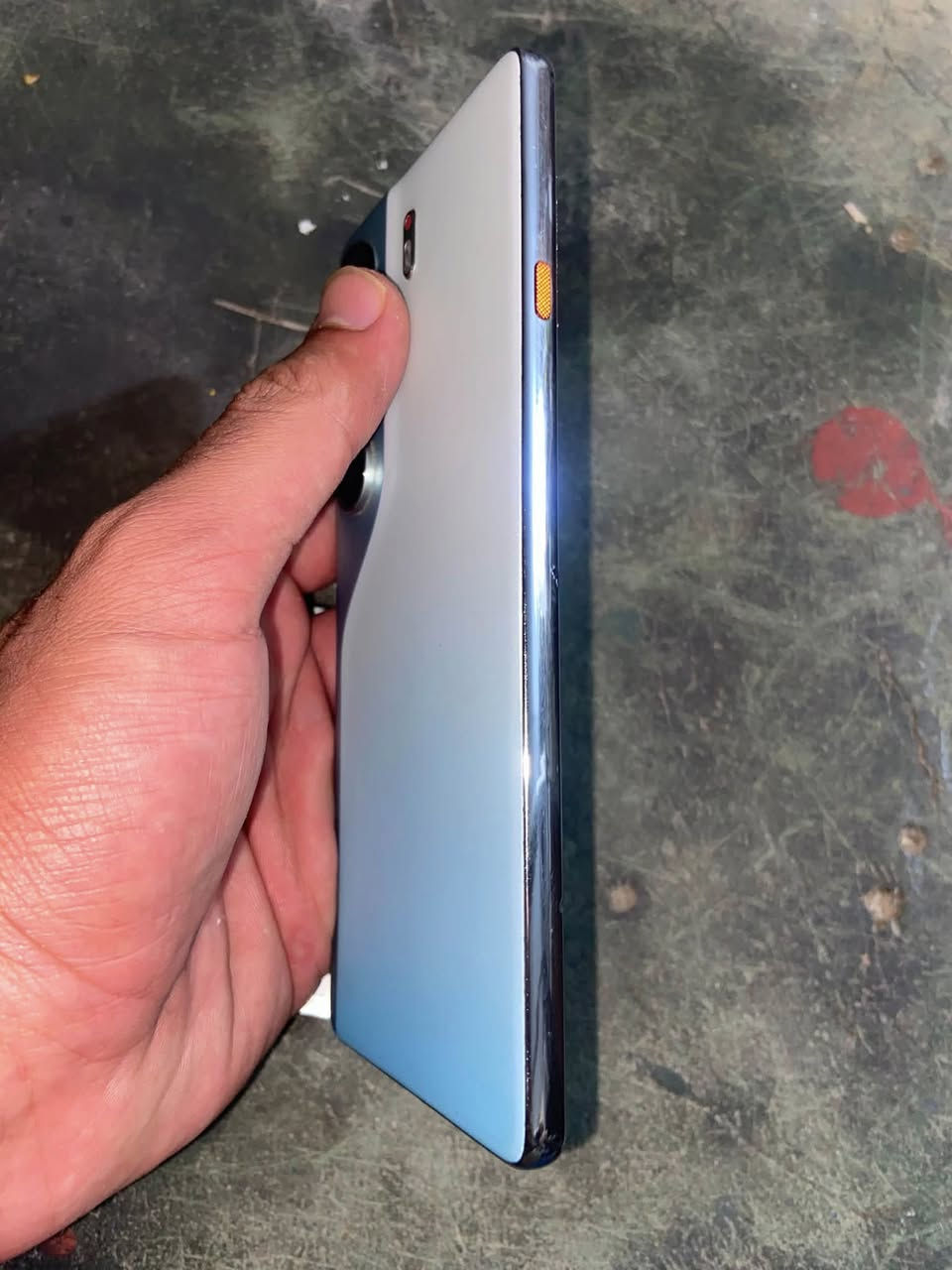 السلام عليكم جهاز للبيع
TECNO CAMON 40

سلاسه ودقه عاليه 

ذاكرة 256 

الجهاز مصنوع من الذكاء الاصطناعي 

الشاشه 6.78: إنج 

المعالج : 100 G

الرام: 8GB


**إذا كنت صاحب هذا الإعلان وتريد حذفه لأي سبب، رجاءا أرسل رسالة إلى الدعم الفني**