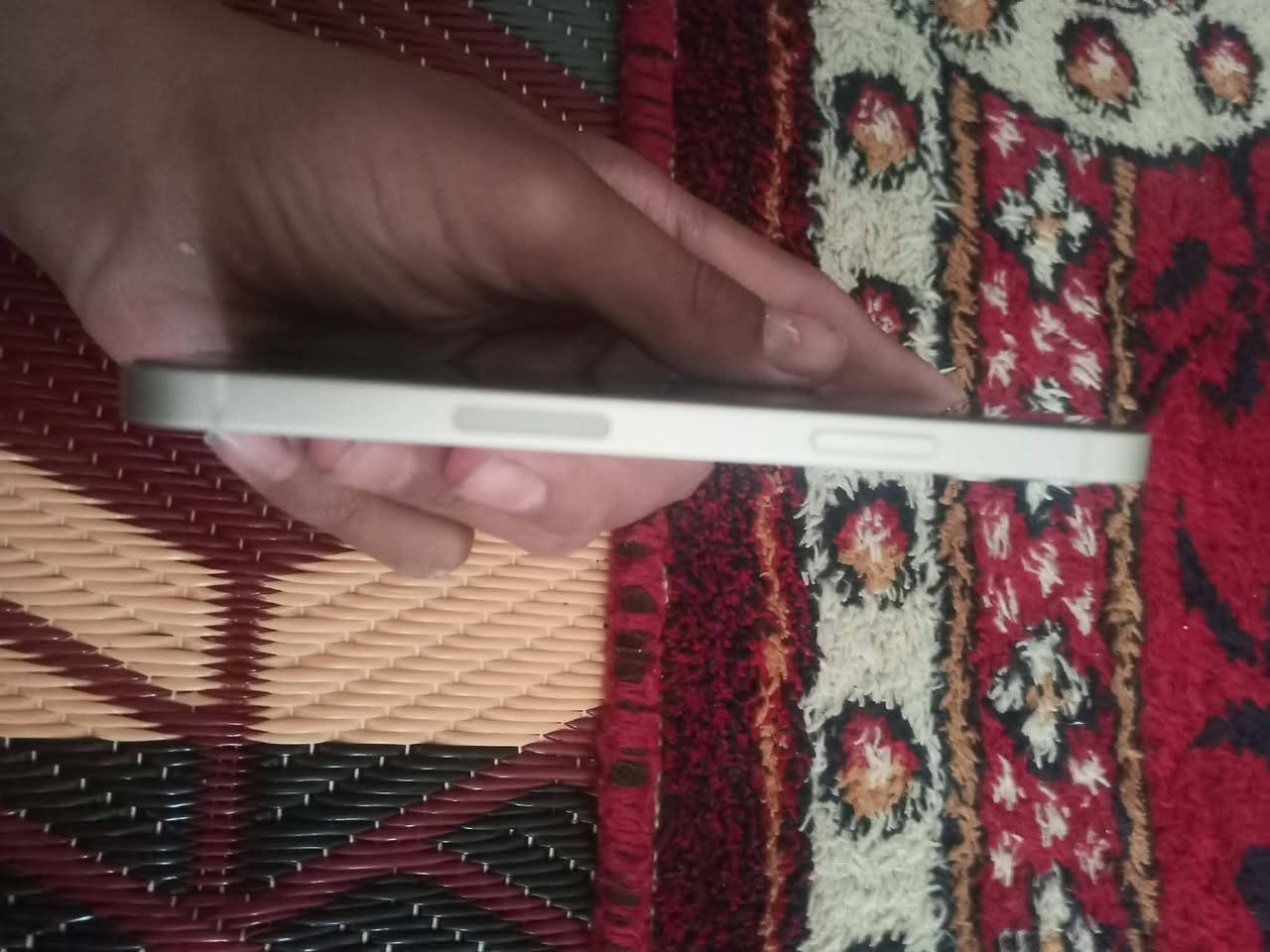 سلام عليكم شباب ايفون 12 العادي البيع الون ابيض ميزز مبدل شاشه نوعيه زينه 3خيار الجهاز امريكي ما متعوب مالت بيت الذاكره 256 و وياه كفرات ثنين 
السعر  300 وبيه مجال المكان كربلاء


**إذا كنت صاحب هذا الإعلان وتريد حذفه لأي سبب، رجاءا أرسل رسالة إلى الدعم الفني**