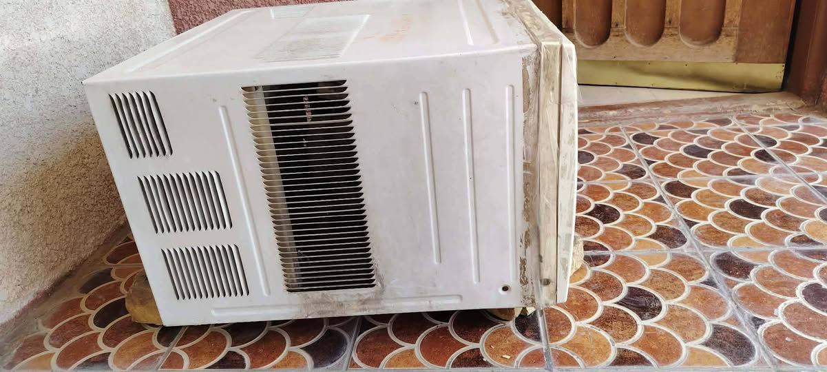 مكيف 2 طن للبيع ..
غاز 410
نظيف حيل وغير داخل تصليح.
السعر 275 ..
العنوان حلة .. كريطعة ..
للاتصال ***********
