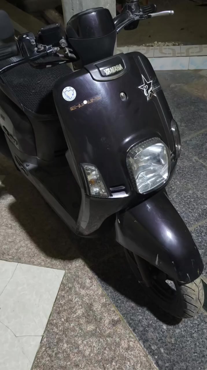 سلام عليكم دراجه للبيع كفاله من كلشي حاويه قبل سبوع طالع من حاويه سعر مليون100قفل لمو شراي لا يخابر***********
