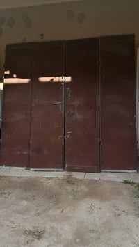 ‏بوب حديد من نوع الثقيل غير مستعملة ‏باب المحل أربعة طبقات 200,000 ‏وب...