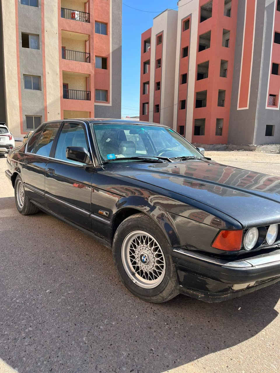 بي ام دبليو 735موديل 1988محرك 35مفتوح  كير اوتوماتيك رقم بابل إنكليزي سنوية جديدة لايت زنون باتري جديد تايرات جدد غرفه نضيفه  السيارة بأسمنا هزه جديدة حداديه 90بالميه تبريد شغال محرك و كير بحالة جيدة مصبوغة عام صبغة جديدة  السعر 45 وبيها مجال السيارة مكانها ديوانية   للاتصال *********** ديوانية, القادسية
