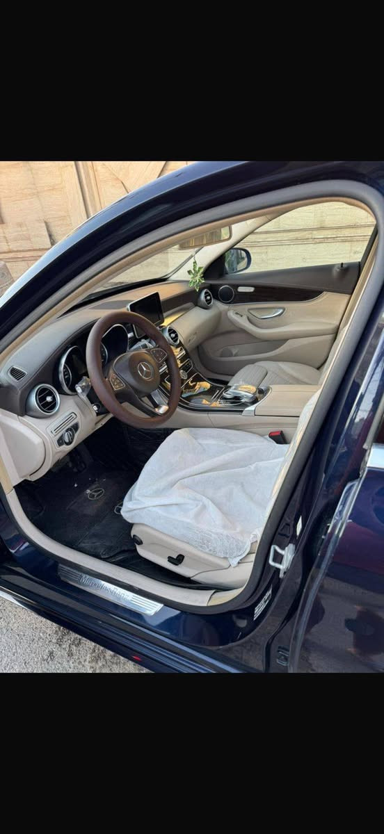 السلام عليكم مارسدس موديل ١٦ خليجي مكفوله كفاله عامه ماشيه ٧٠ حقيقي عنواني بغداد الغدير ***********اتصال مكلف بالنشر السعر ١٦٠ قفل
