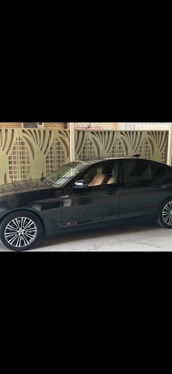 السلام عليكم 

للبيع 

 Bmw 530i 2020 sport line 

مواصفات / 

-وارد الماني مكفوله جديده 
-مغلفه كامل ppf 
-ابواب شفط 

-عدادات دجتل 
- داتا شو 

-  5 كامرات 
-كشنات كهرباء + خزن ميموري 

-تدفئه كشنات 

ستيرن كهرباء + تدفئة 

ماشيه 70.000 km  

- باج تضليل 80% من المرور 

رادار امامي + حساسات جانبيه فول للعين ونقطة عمياء داتا شو السيارة فول 
كير مكينه كفاله ✅

مكاني بغداد الكرخ 

الرقم ***********
