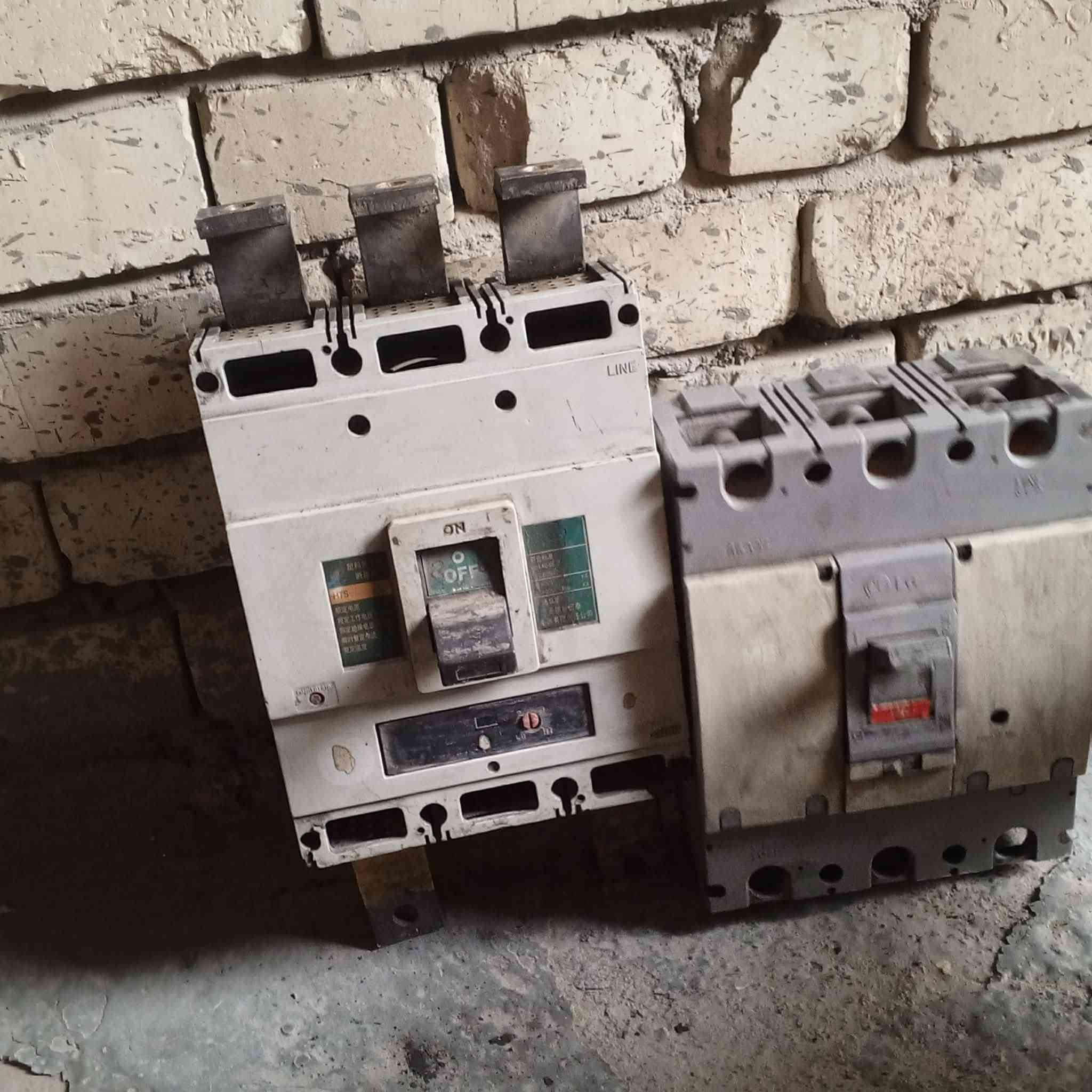 لبيع القاطع 100رقم الهاتف ***********
