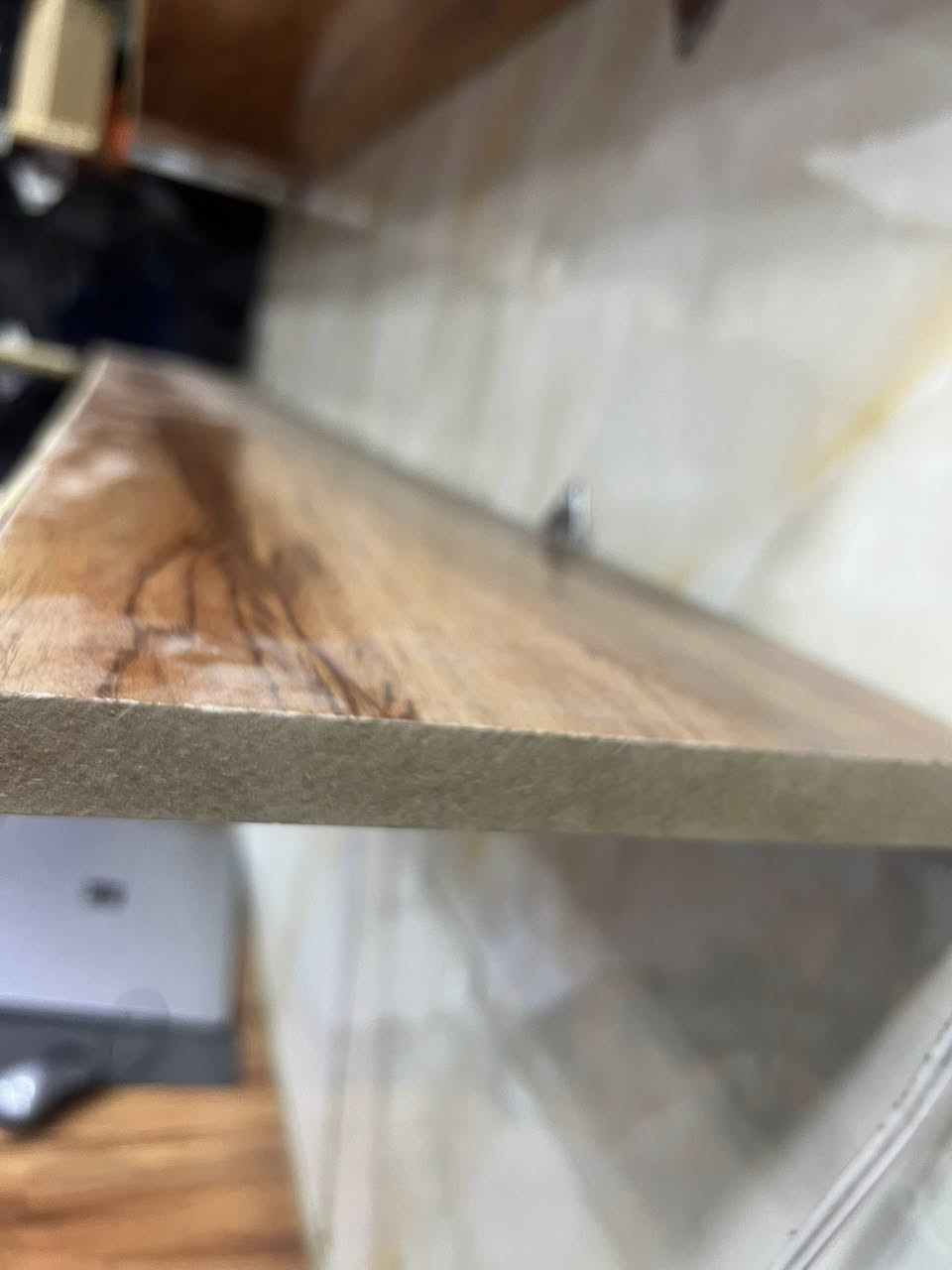 6 قطع رفوف مرتبات 3 قطع ع متر+3 قطع ع متر ونص المجموع 6 قطع العرض 20cm ***********
