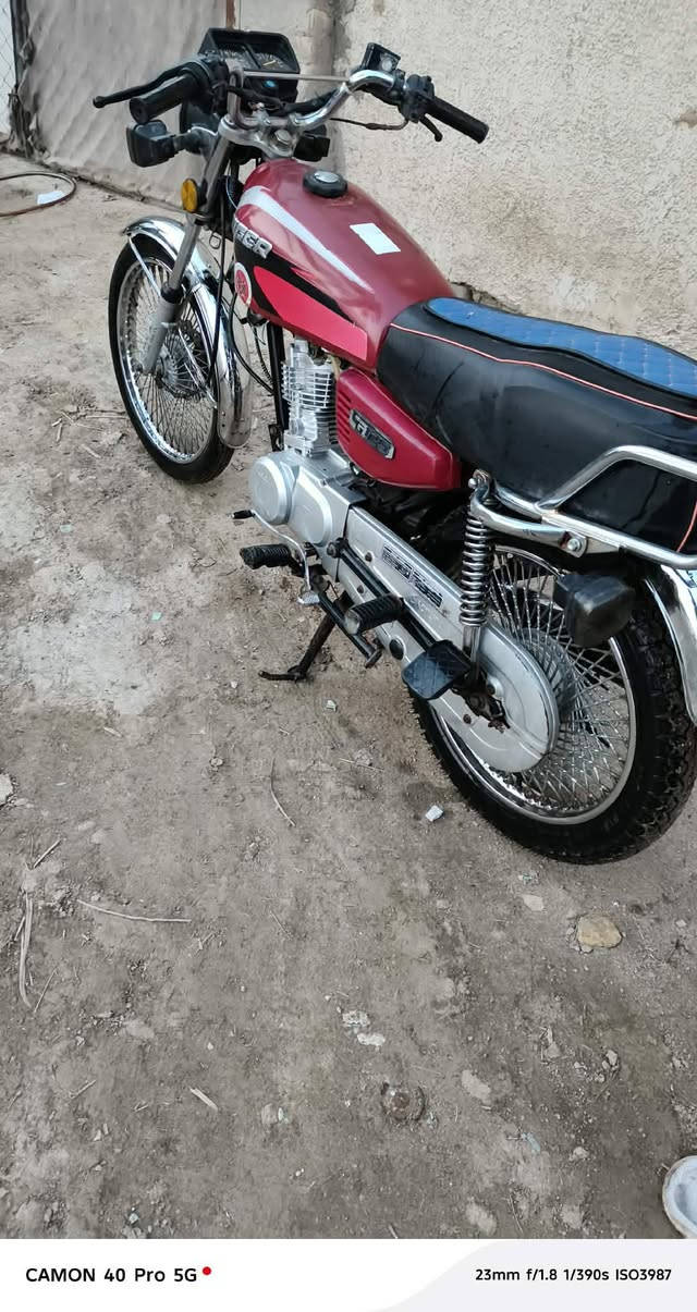 سلام عليكم تايكر مديل 21  طالعه ب 22اوراق أصولي بسمي وكيله العارضي سعر 750 وبيه مجال تترقم  

اخوان السوك كلشي بيه دراجه كل نقص مابيه 
رجاء الموشراي لايتعبني مكاني ديوانيه مهناويه

***********
