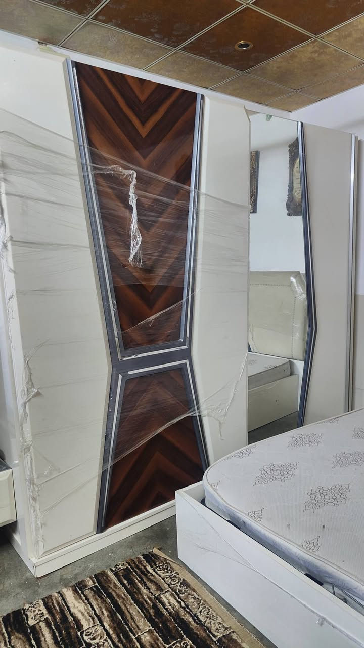 اخشاب اصلي للبيع التركي الاصلي غير سوگي مع الدوشك السعر 900 وبي 
مجال نضافة فول بالجيس بعدها غير مستعمل رقمي للأتصال ***********
