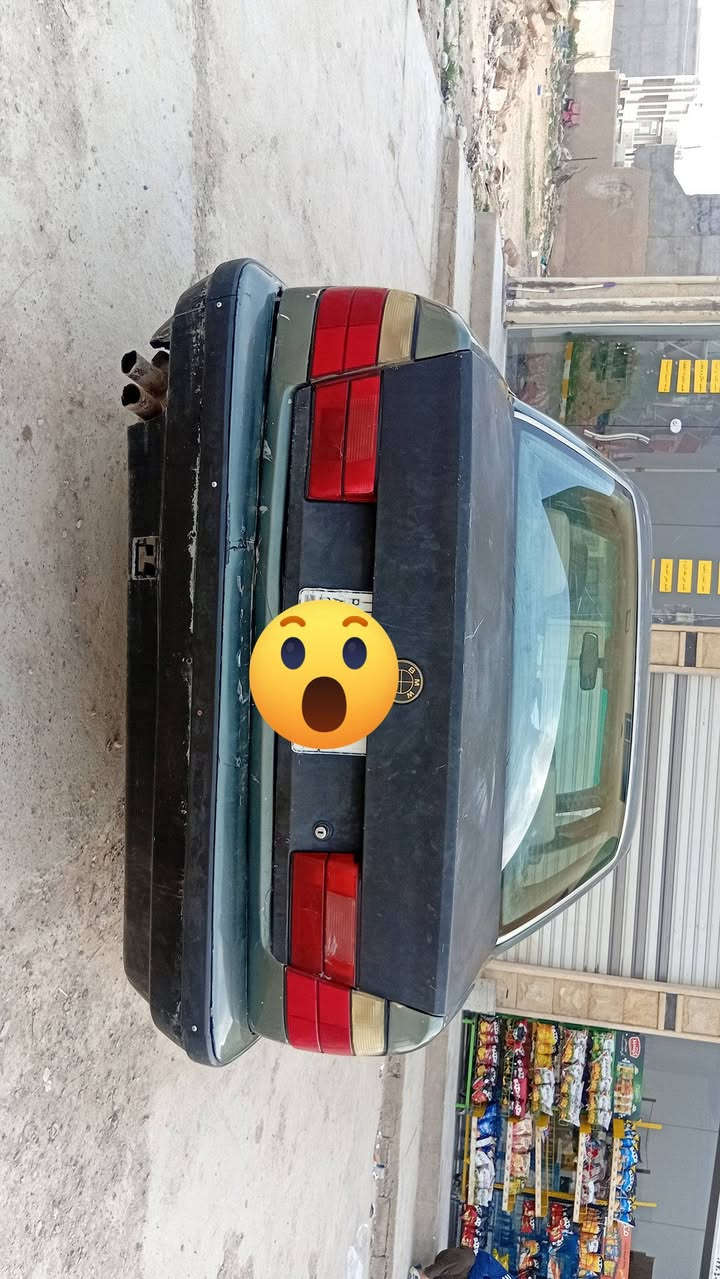 السلام عليكم. مثل ما موضح بالصوره وين عشاق البي ام.  ٥٢٥.  يحتاجله  تعمير دعاميات  صبغ  شرط محرك كير. اووووفر. و فتحه بيه بالسقف   تايرات ٨٠ بالميه.    السعر ٥٥ بيه مجال. ***********
