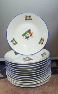 مواعين 60قطعة • نظيفه وجديده • ملابس رجالي ونسائي