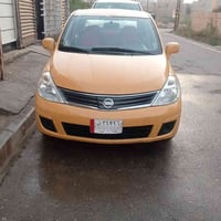 نيسان فيرسا وارد امريكي موديل 2011  ضربة جامغ خلفي جهة الركب  مكينة 18...