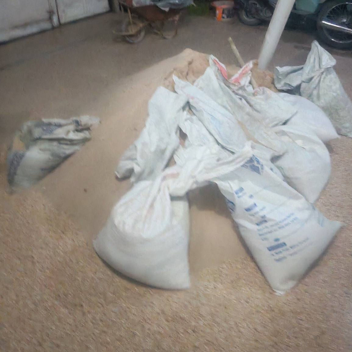 رمل لبخ نظيف للبيع
 نص كيه تقريبا
السعر: شكد تطيني بيه؟ تعال وخذه                              الناصرية – إسكان صناعي


**إذا كنت صاحب هذا الإعلان وتريد حذفه لأي سبب، رجاءا أرسل رسالة إلى الدعم الفني**