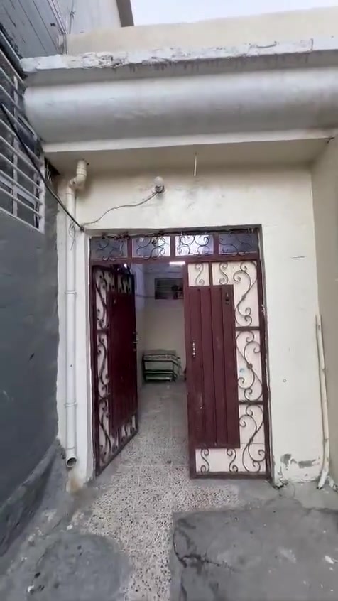 دار معروض للبيع في منطقه البدن قرب جامع علي الهادي المساحة 184متر طابق واحد يتكون من 4غرف ورهره ومشتملات سند طابو باسم شخص واحد شرط التحويل سياره تقف أمام الدار الاتصال على الارقام ***********=***********=الدلال أبو حمزه
