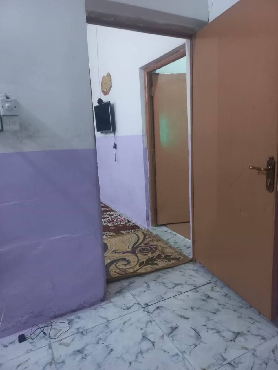 بيت للبيع بسعر مناسب 🔥
مستعجل على البيع ***********

بيت للبيع عنوان حي سكينه ع النهر البيت ركن مساحته 300متر غرفتين نوم 5في4 صاله 6في5 مطبخ 4ونص في 3 مع حمام داخلي
مضيف 8في4 حديقه بل واجهية وبجانب البيت قطعه مساحهتا 100متر... كهرباء رسمي مي اساله رسمي مسجل في البلديه مشمول في التطويب واصل رقم الدار وزقاق
