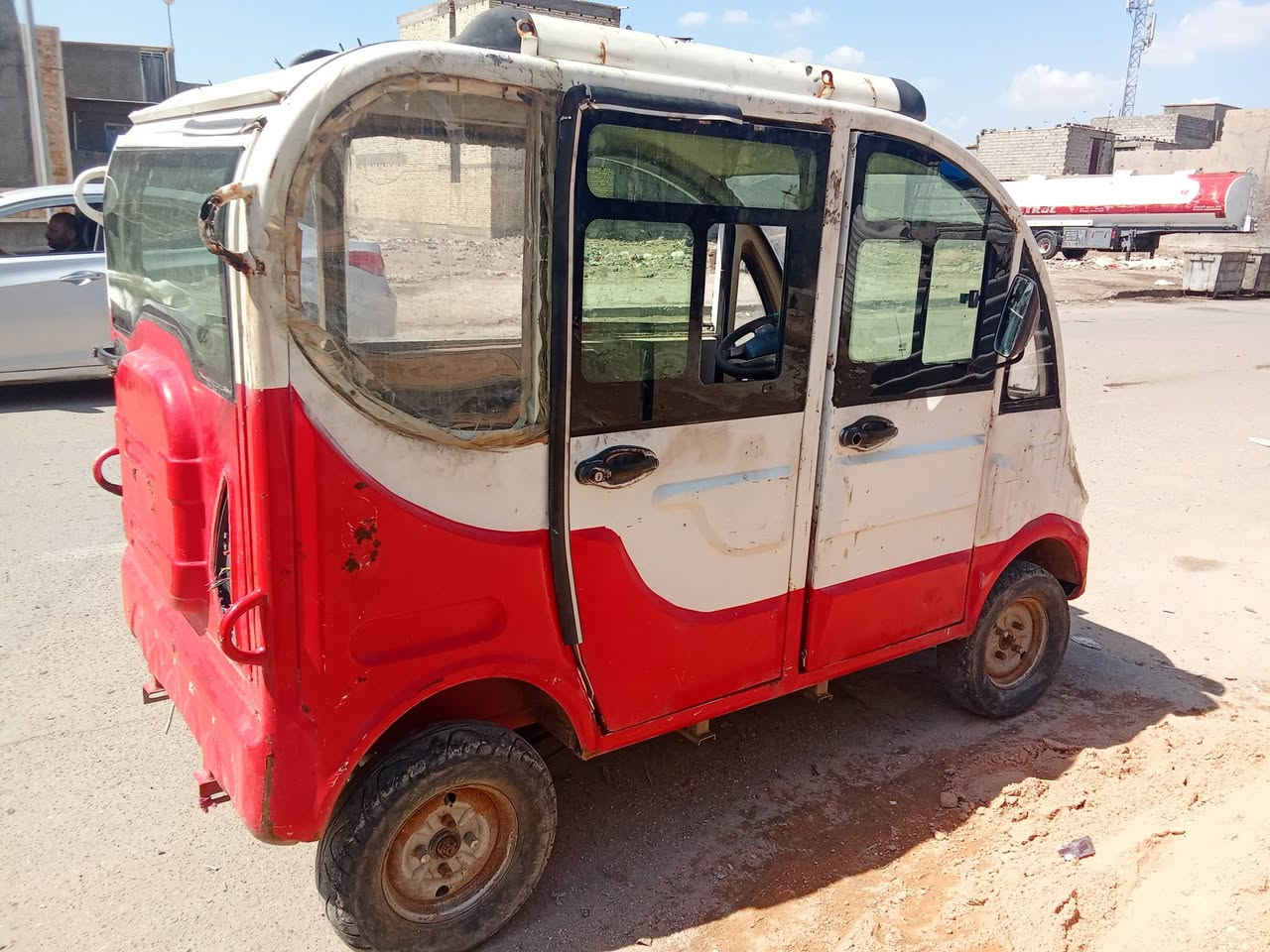 السلام عليكم سياره للبيع مكينة ستوته أربع بوب (سعر مليون وبيه مجال) بيها اوراق مكان المحمودية حي العسكري *********** 
***********
