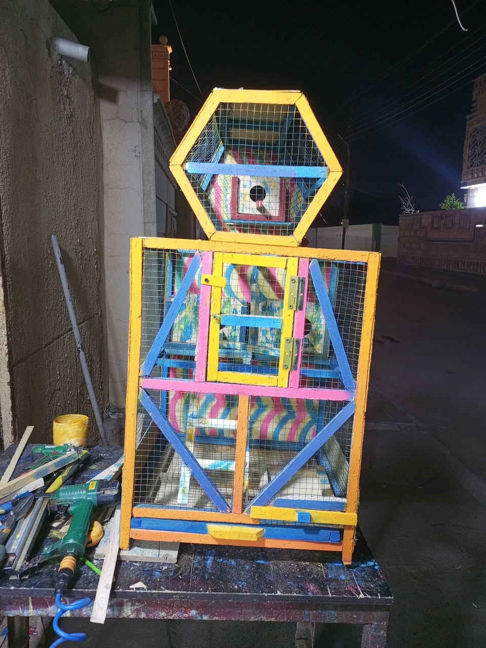 السلام عليكم لعمل وبيع كافه انواع اقفاص البلابل وخانات الطيور تفصال حسب الطلب يوجدي لدينااقفاص حجم صغار جمله ومفرد وانواع البيوت جمله مفرد العنوان تكريت حي الجمعيه شارع المدارس للاستفسار واتساب هذا رقمي***********
