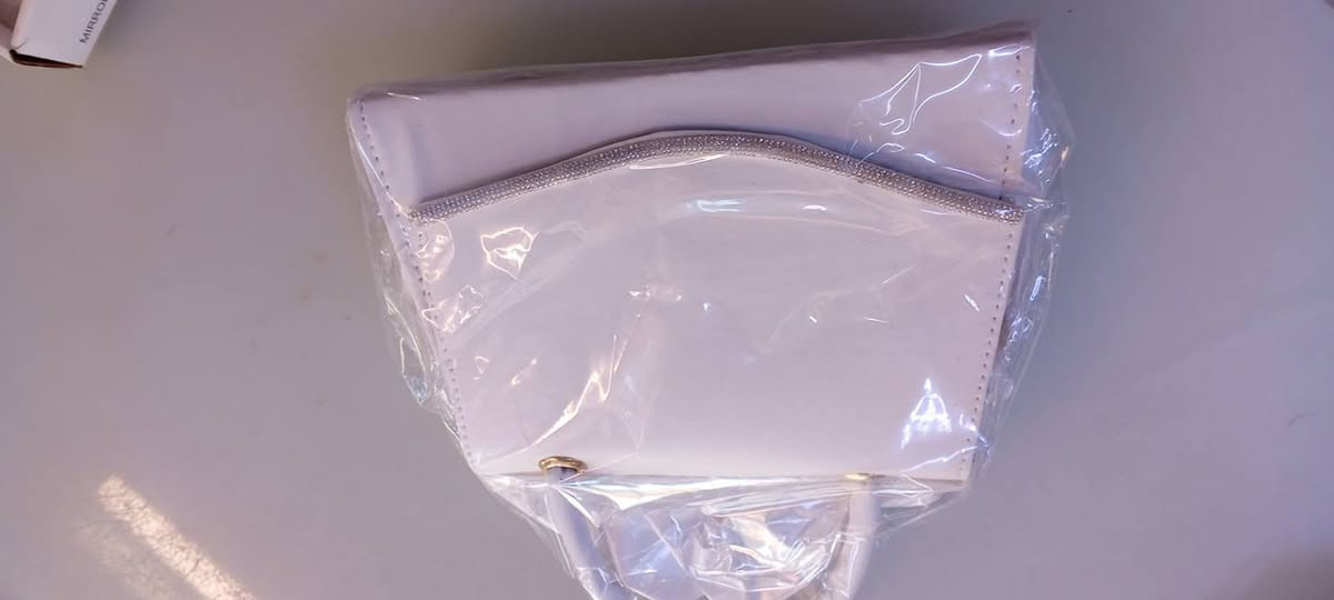 اللهم صلِّ على محمد وآل محمد 🌸
✨ وصلت حديثاً إلى مول السعادة ✨
تشكيلة متنوعة من الحقائب النسائية والبناتي بأجمل الموديلات وأحدث التصاميم 👜💖
🎀 حقائب يومية وعمل
🎀 موديلات سهرات
🎀 حقائب بناتي بألوان جذابة
🎀 خامات مرتبة وأسعار مناسبة للجميع
📍 العنوان:
الديوانية – حي العسكر
شارع لوكفه القديم
مقابل شارع مركز شرطة الحسين
مول السعادة… ذوق وأناقة بأسعار ترضيكم


**إذا كنت صاحب هذا الإعلان وتريد حذفه لأي سبب، رجاءا أرسل رسالة إلى الدعم الفني**