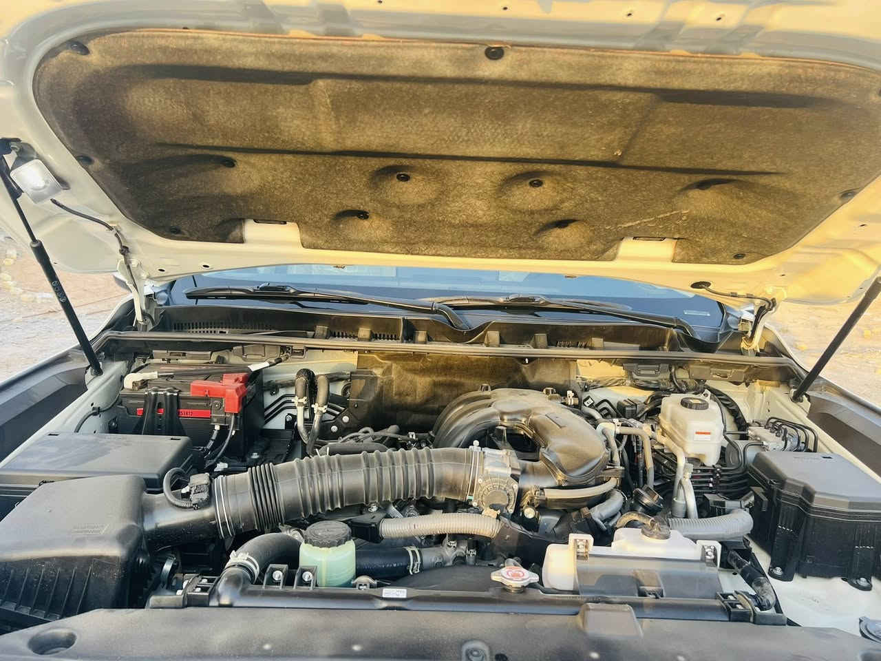 السلام عليكم لبيع لاندكروز موديل 2022السيارع ساز ام الضمان تلاث شاشات السياره فول لفول السياره جديد حيل ماشيه 90 السياره 6سلندر 4000تنفس طبيعي مكينه كير كفاله والسياره كفاله عده أصبعين تكحيل والباقي كفاله رقم هزه سنويه جديد بسمي تحويل وكاله حاضر اني والسياره لتعجبه بخدمته ولماتعجبه يذكره بكلام طيب مثله. 🤍

السعر 630وبيها مجال لطيبين 
***********
