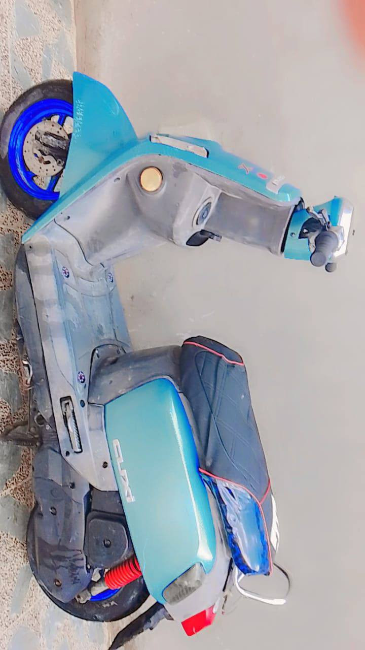 سلام عليكم 
دراجه بوليس للبيع عايزها براغي للصالنصه و بريك بس السعر 550وبيها مجال بسيط ***********او خاص
