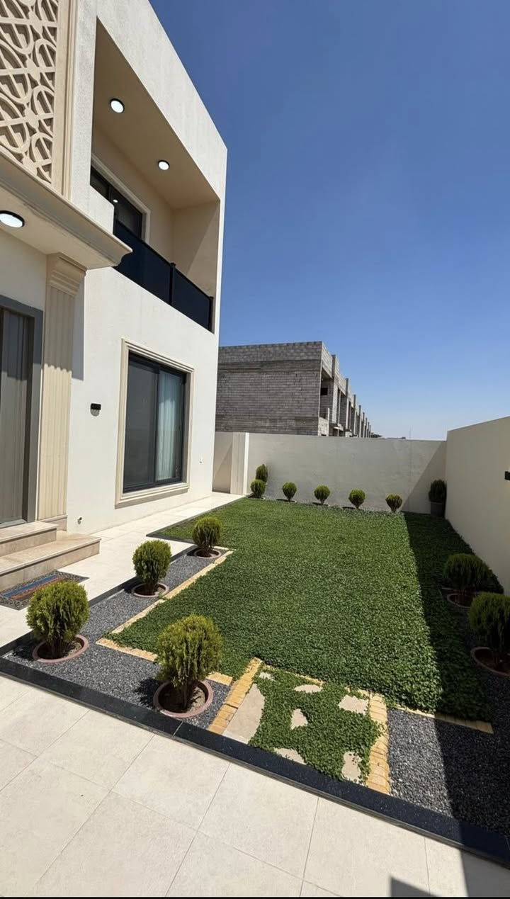 عروض مميزة دور سكنية للبيع داخل مجمع فلل أسوار البرج العاجي

امتلك دارك الآن بنظام أقساط مريح وبضمان المصرف العقاري!

المجمع حديث – آمن – مخدّم بالكامل – وبموقع استراتيجي في الجانب الأيمن من الموصل قرب دورة بغداد.

مواصفات الدور 🏡

 • المساحة: 200 متر

 • طابقين – ملك صرف

 • داخل مجمع فلل متكامل الخدمات

 • تصميم حديث + خصوصية عالية

نظام الأقساط للموظفين والمنتسبين

مقدمة فقط: 85 مليون د.ع

تُدفع على شكل دفعات ميسّرة لحين استلام الدار

وتبدأ أول دفعة بـ 20 مليون

125 مليون تُستقطع عن طريق المصرف العقاري

 • مدة السداد: 20 سنة

 • القسط الشهري: 548,000 الف دينار 

يتم التسجيل عبر أحد الخيارات التالية:

 1 - موظف راتبه يتجاوز 1,100,000 الف دينار

 2 - أو كفيل راتبه يتجاوز 1,100,000 الف دينار

 3 أو كفيلين مجموع رواتبهم 1,100,000 الف دينار

الموقع 📍

الموصل – الجانب الأيمن – قرب دورة بغداد

للحجز والاستفسار 
***********
