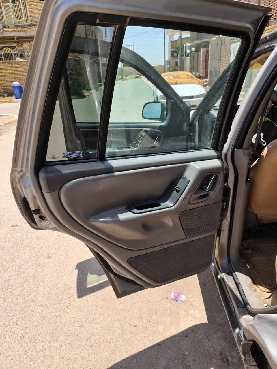 السلام عليكم جيب للبيع موديل ٢٠٠٠ سياره مكفوله فقط صبغ حزام للجماليه مكينه كير حداديه مكفوله رقم بغداد انكليزي سنويه لل٣١ تحويل ثاني يوم كهربائيات كلها شغاله سياره فول مواصفات سعر ٥٥ وبيها مجال للشراي للستفسار *********** مكاني ذي قار الشطره
