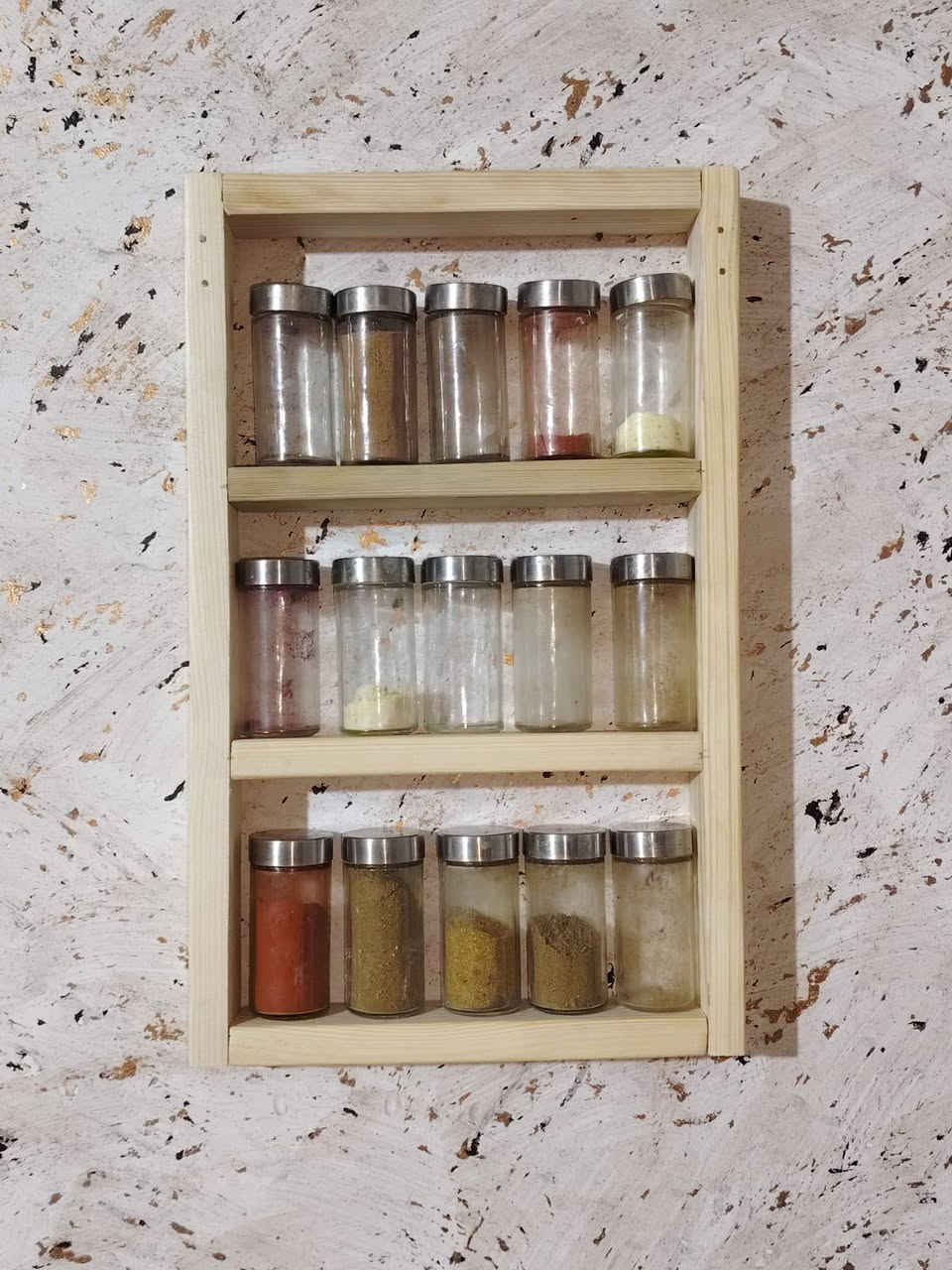 رفوف خشب حسب الطلب يفيد لكلشي للمطبخ للمكياج للعطور للديكور واسعارها كلش مناسبه تبدي  5 الالف لاهل الجمله هذا رقمي للتواصل ***********
