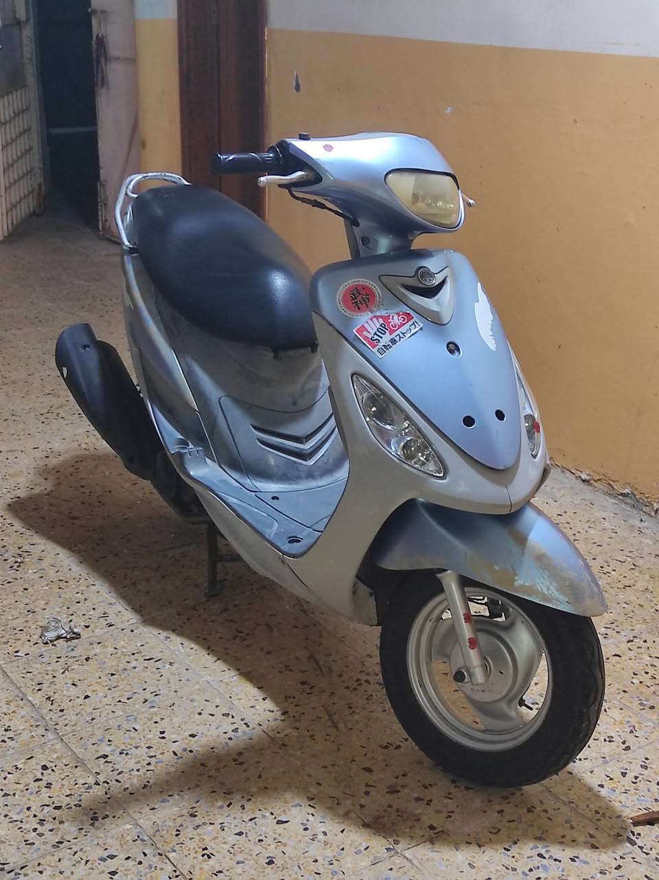 السلام عليكم 
الدراجه البيع
سعر ٨٠٠ وبيه مجال
قبل شهر طالعه من الحاويه
شرط ما مفتوح برغي بيه وين ما تريد افحص
غراضه كامله الصالنصه البلاديه موجوده والذيل الوره موجود
رقم ***********
