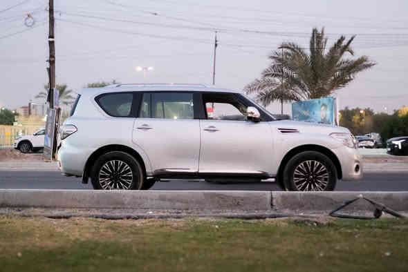 نيسان باترول بلاتين يوم اعله فأه فول 1/1 
 -موديل 2010 وارد خليجي كفاله  من الصبغ والضربه 
رقم بغداد بأسمي .ماشية ١٥٩ km 
•ناقل الحركة
-محرك 8 سلندر بناقل حركة 7 نمر-5600
-المواصفات- 
• نظامABS
• مساعد الفرامل barke assist
• نظام المحافظه على المسارVSC
• نظام توزيع قوه الفراملEBD
• نظام مساعده التسلق
• نظام مانع انحدار
• حساسات اماميه 
• حساسات خلفيه 
•رادار امامي
. كامرة 360 درجة 
•ثلاث شاشات 
•شاشة كبيرة لمس 
• حساسات الاطارات
•ثلاث وضعيات قيادة  ثلجي-صحراوي-وحل-جبلي 
• مثبت السرعه 
• قفل مركزي للابواب
• عجله القياده و مقاعد من الجلد 
• فتحه سقف
• دخول بواسطه مفتاح ذكي(بصمه)
• شاشات بظهر المقاعد الاماميه 
• كشنات كهربائية
•كشنات تدفأة تبريد
• مرايا الجانبيه كهربائية 
•اشاير با المري 
•تحكم وضعيات الستيرن كهربائي
• ثلاجه 
• تحكمات استيرن فول 
• اور اوكس / يو اس بي 
داخل صاج ملكي 
تبريد ثلاث قطع
جنطة كهرباء 
وهواي بعد بيه مواصفات بالعافيه على الياخذه
السعر( ٢٠٠$) 
مكان السيارة بغداد الحارثيه
للاستفسار ***********
