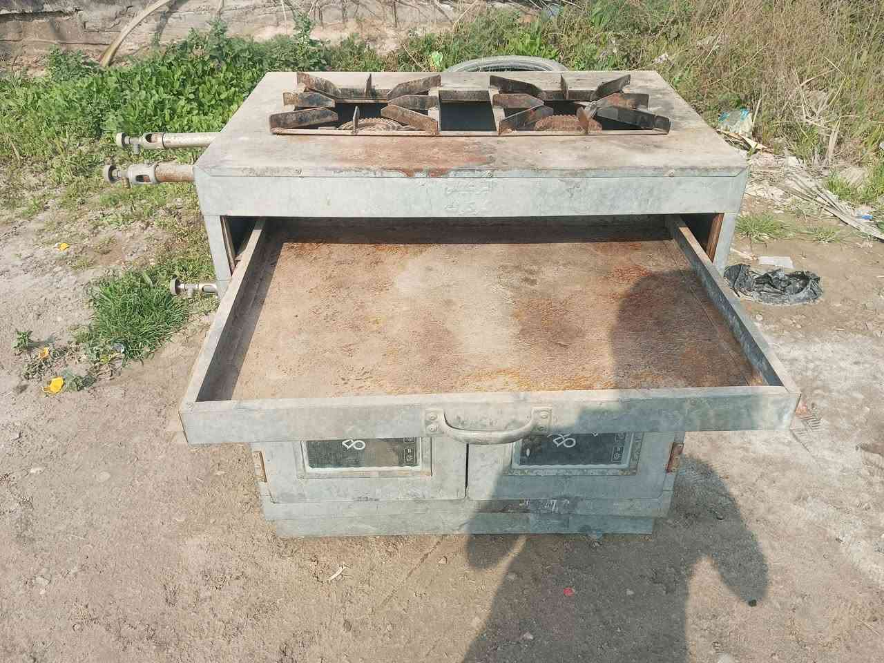 السلام عليكم فرن طباخ للبيع شغال نضيف صناعه كركوك العنوان دور الزراعه الشراي يتصل على الرقم ***********
