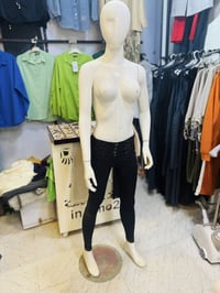 ملكان كرستال الاصلي  عدد 2  سعر القطعه 30 الف  مابيه اي ضرر فقط شخوط  ...