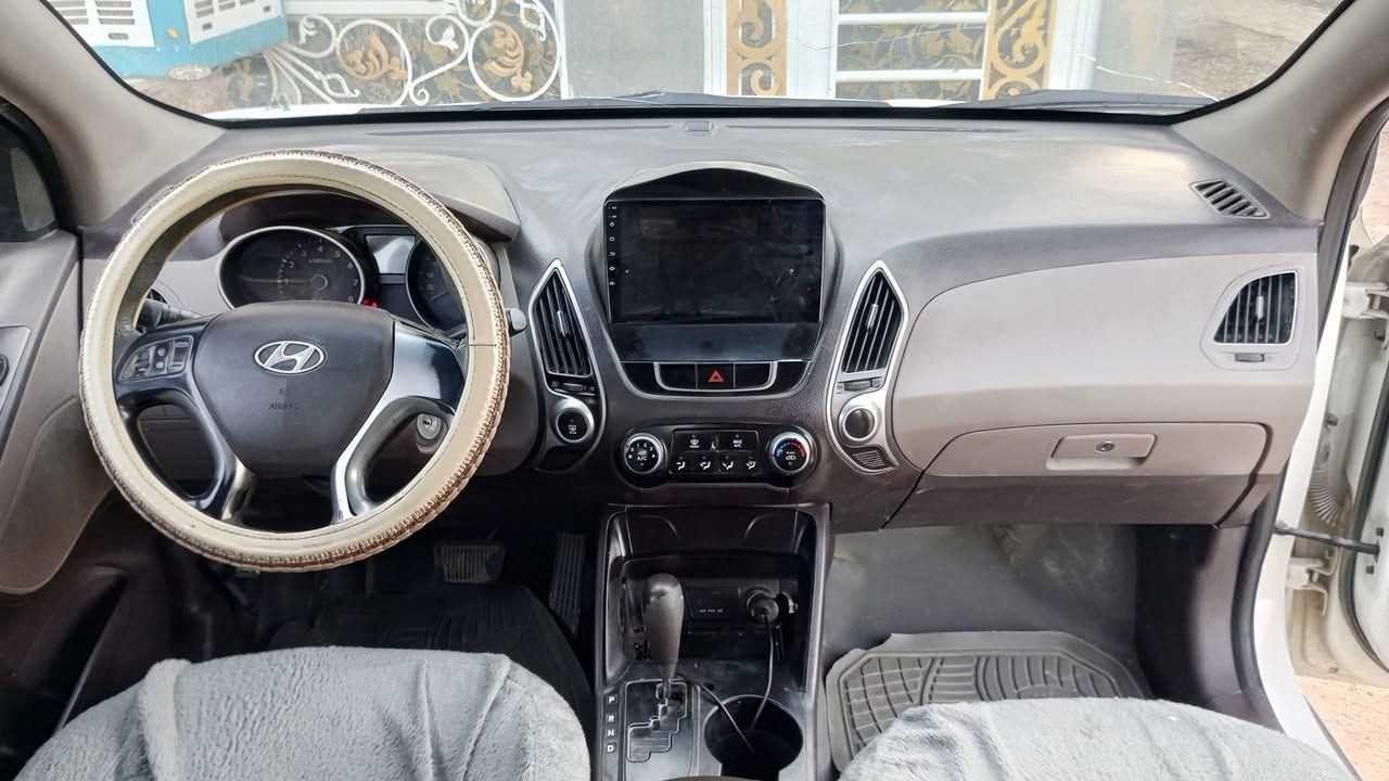 سلام عليكم سيارة توسان 2011 السيارة كير ومكينه مكفولات تبريد ثلج ،🥶 حداديه وتايرات بنسبه 80% دواخل  السيارة جديدة السيارة مشدودله شاشه اصليه سنويه ساقطه    بيه نص قطعه مصبوغه اثر دحجه وبيه حالوب وبيه مكانات بارد سعر السيارة 120 وبيه مجال اتصل وتدلل مكان 
السيارة نجف كوفه رقم الهاتف ***********
