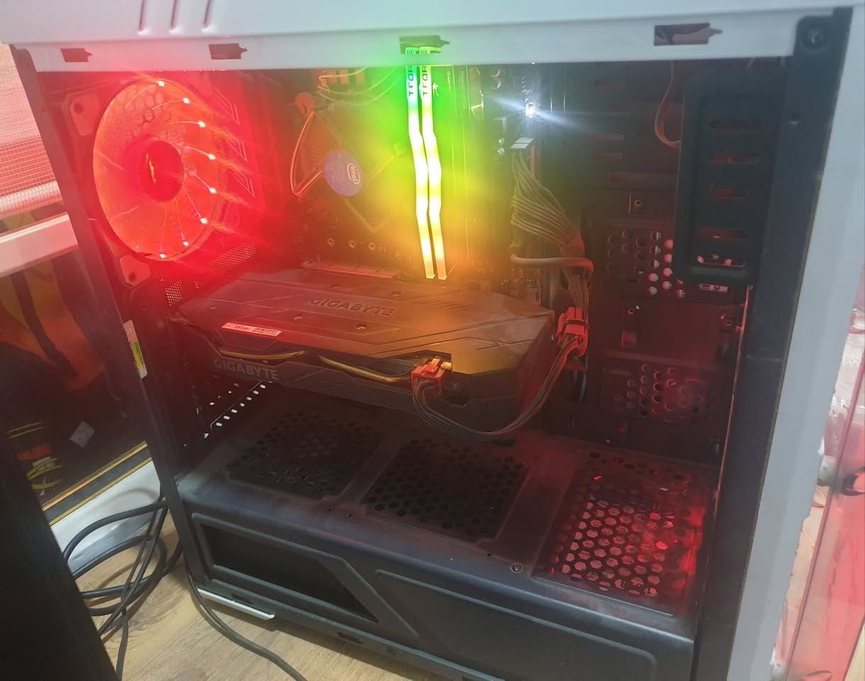 تجميعة PC للبيع
السلام عليكم

تجميعة كمبيوتر للبيع

مستخدمه، بدون اي اعطال لم يتم فكها او تصليحها من قبل شغاله من دون مشاكل او تصليحات سابقه

Ram: 16gb ddr4 2400MHz

Processor: Intel Core i5 9400F 2.90GHz

GPU: GTX1660 Ti 

RGB Case

و اربع مراوح للتبريد

يائتي مع ماوس قيمنق هديه مجانيه

السعر 450 الف و كلش قابل للتفاوض

للتواصل واتس اب: ***********
