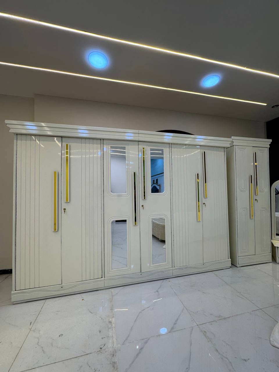 حصرياً الموديل الجديد والمميز 

غرفه نجاره قتصاديه 🛌

متكونه من 9 قطع مميزه 

الكنتور ارتفاع 240 طول 320 

مع الزاويه مجموع الطول 4 امتار 

السمك الخارجي للغرفه 5 ملم انديف

والسمك الداخلي 3 ملم معاكس ابيض

السعر مليون دينار فقط 😍

سعر الشازلون الخزان 75 الف 

سعر الشازلون المقعد 50 الف 

متوفر توصيل وشد داخل بغداد 😊

متوفر توصيل وشد لكافة محافضات العراق 🇮🇶


**إذا كنت صاحب هذا الإعلان وتريد حذفه لأي سبب، رجاءا أرسل رسالة إلى الدعم الفني**